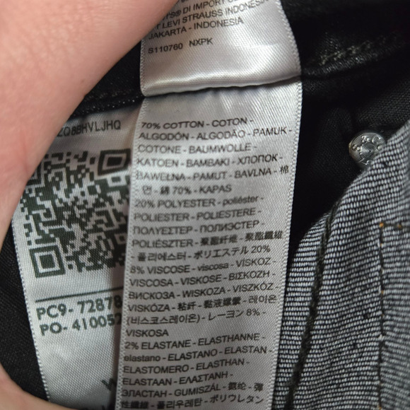 Levi's Black High Rise Frayed Hem Slim Cut Off Denim Jean Shorts Size 27 NWT - Picture 7 of 10